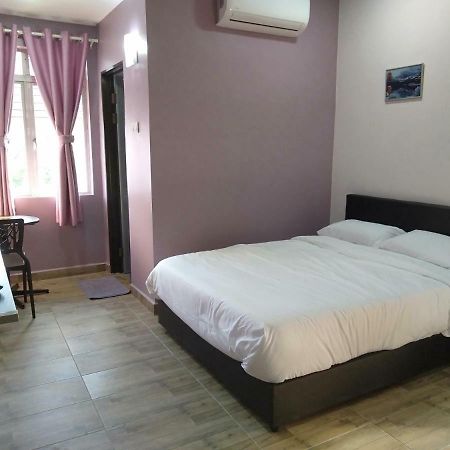 Purple Dream Home Teluk Panglima Garang Kültér fotó