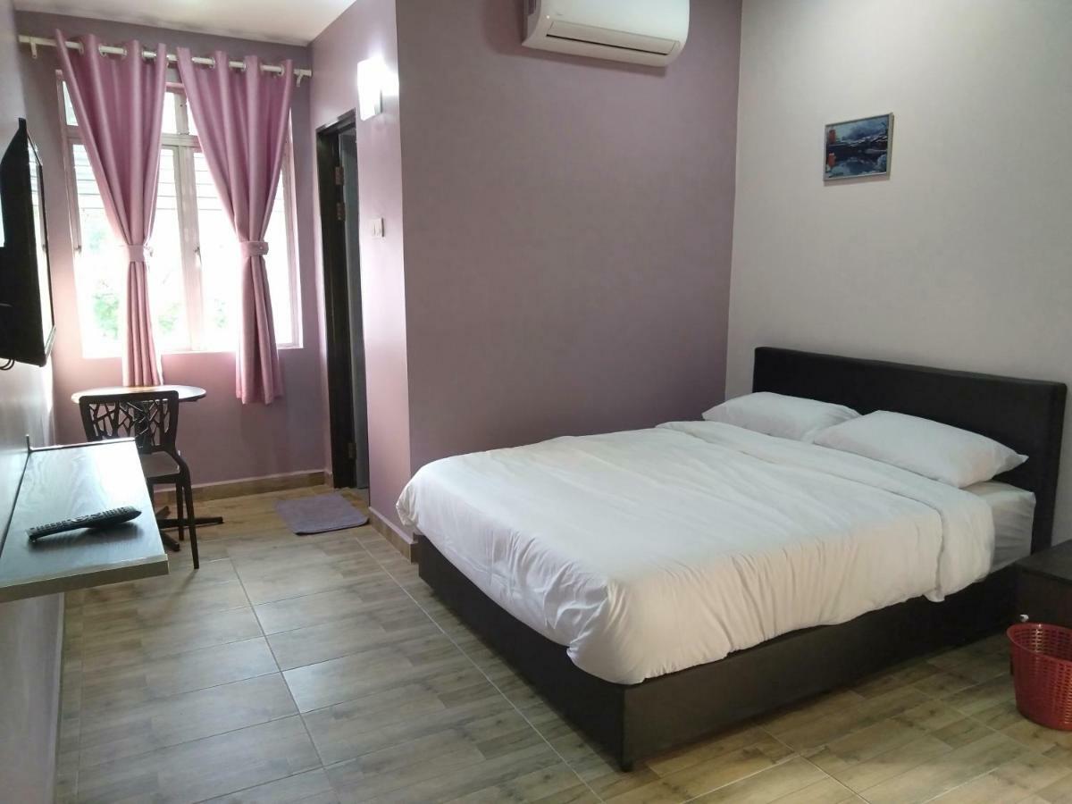Purple Dream Home Teluk Panglima Garang Kültér fotó